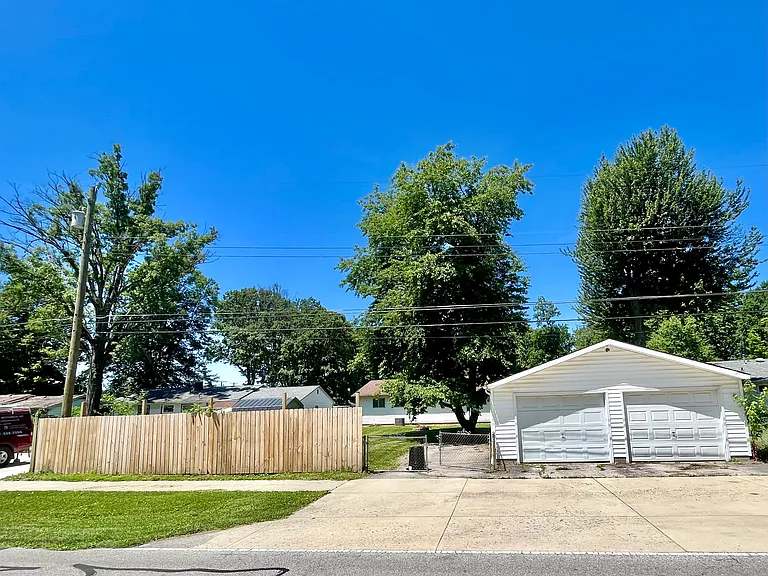 329 Hancook Rd — Photo 2