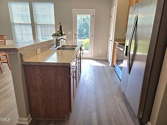 3rd image of 72 E Grove Point