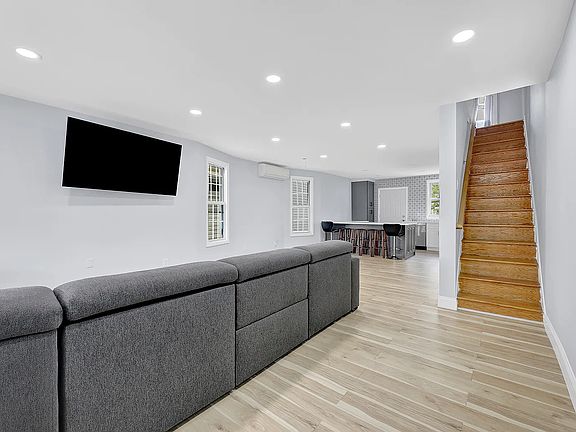 4th image of 337 Beach 86 St
