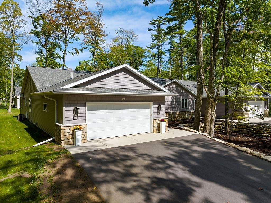 2486 S Oaks Cir, Baileys Harbor, WI 54202 Zillow