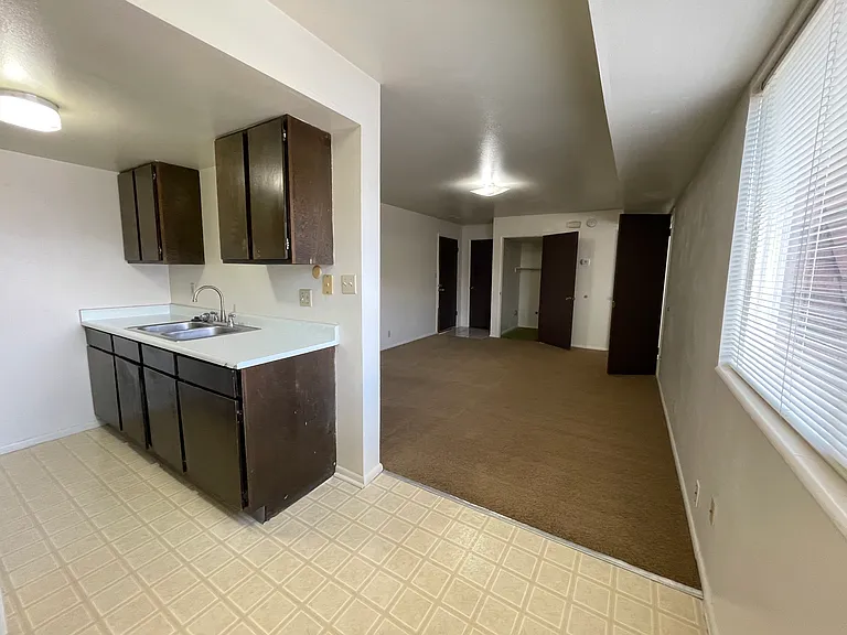 624 N Main St — Photo 3