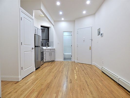4th image of 304 E 91st St #4