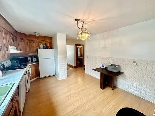 30 Sterling St #2 — Photo 5