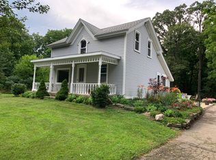 S28W31216 Sunset Dr, Waukesha, WI 53189