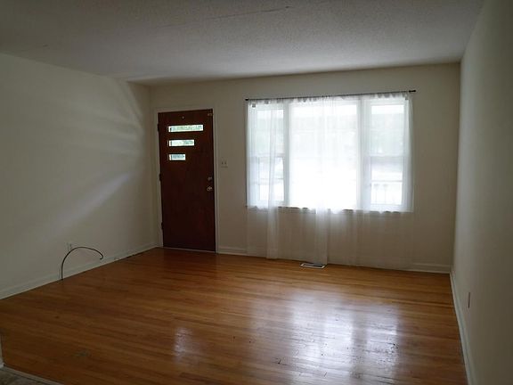 3rd image of 313 McKellar Dr