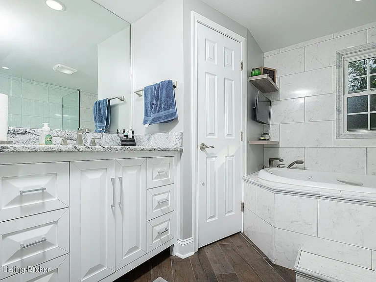 211 S Sherrin Ave — Photo 26