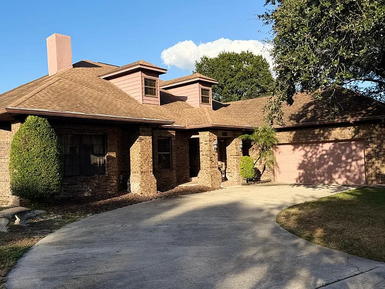 1102 S Sugartree Dr — Photo 3