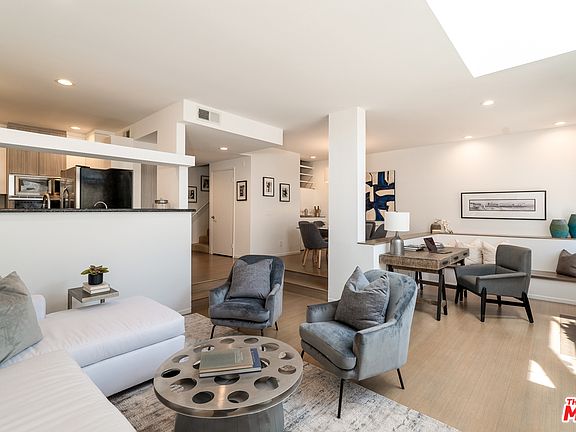 4th image of 514 S Barrington Ave APT 111