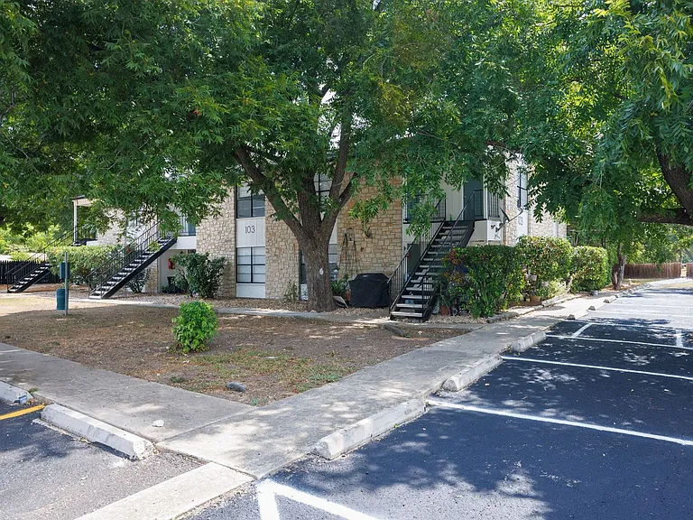 103 Smith Ln — Photo 4