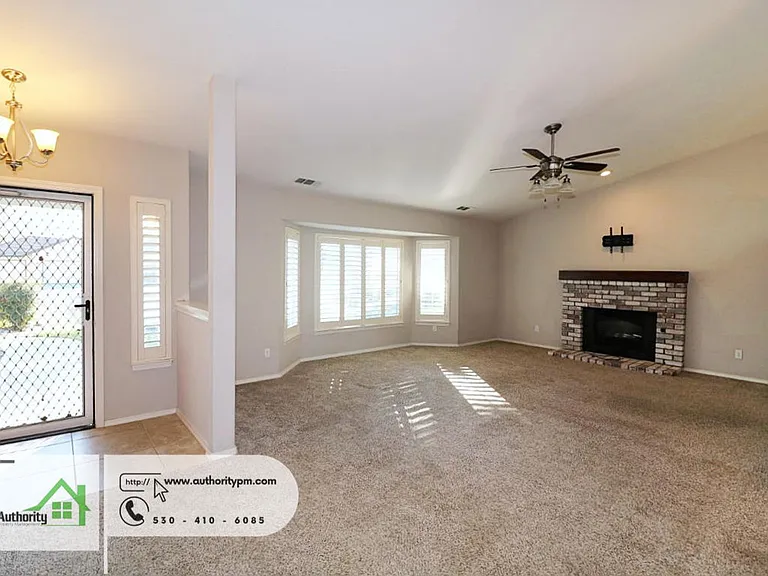 2378 Castlewood Dr — Photo 5
