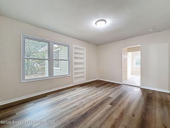3rd image of 37420 Magnolia Ave