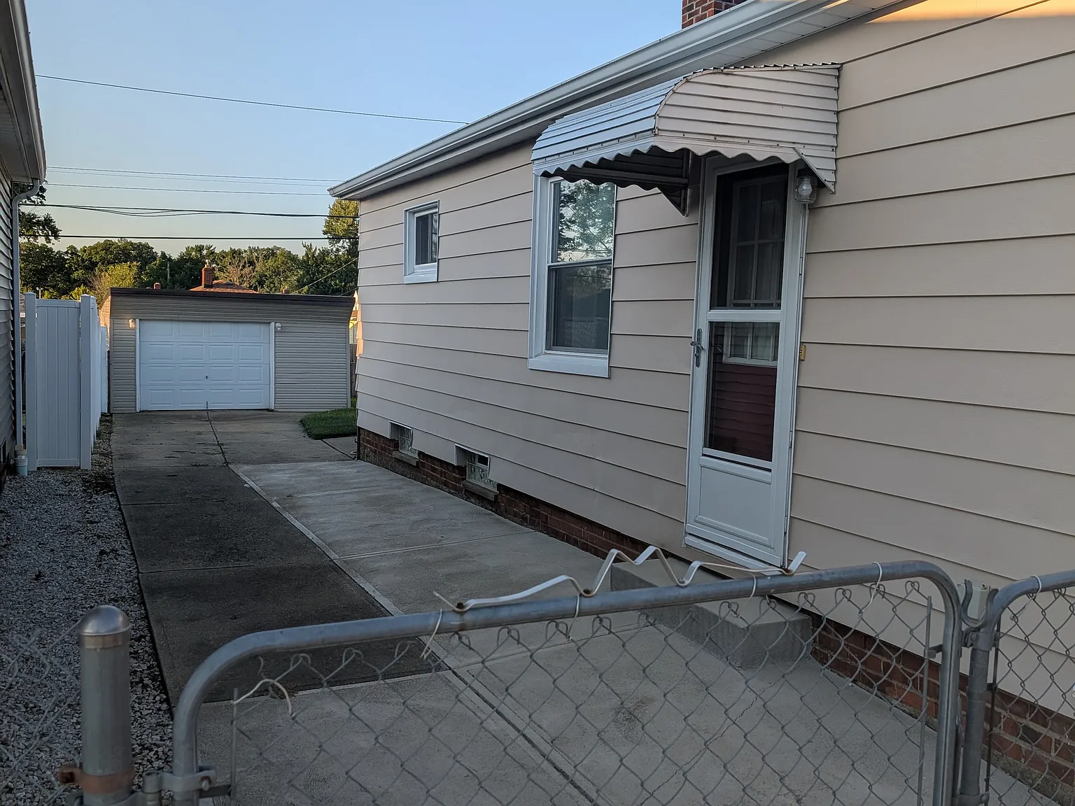 3 bed, 924 sqft, $1,800 — Photo 2