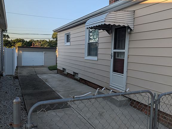 2nd image of 3210 Center Dr