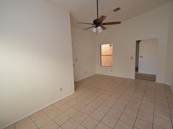 3rd image of 201 N Schrader Ln