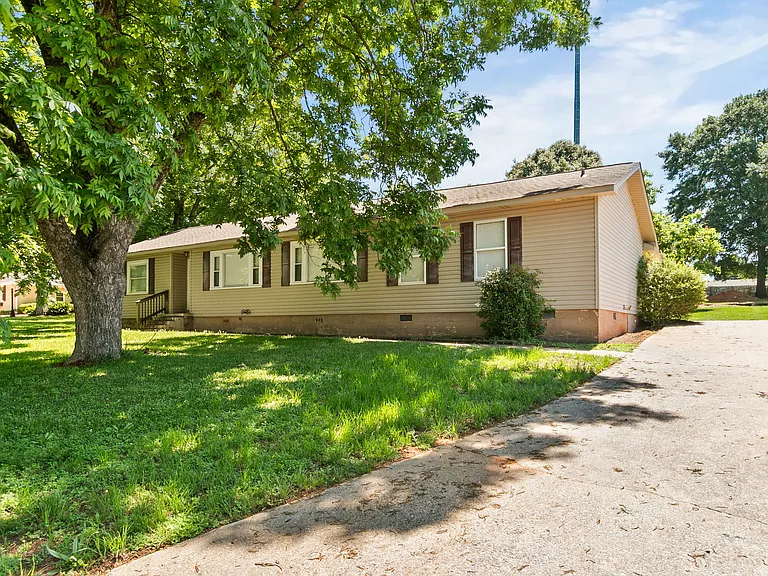 7432 Old Greensboro Rd — Photo 1