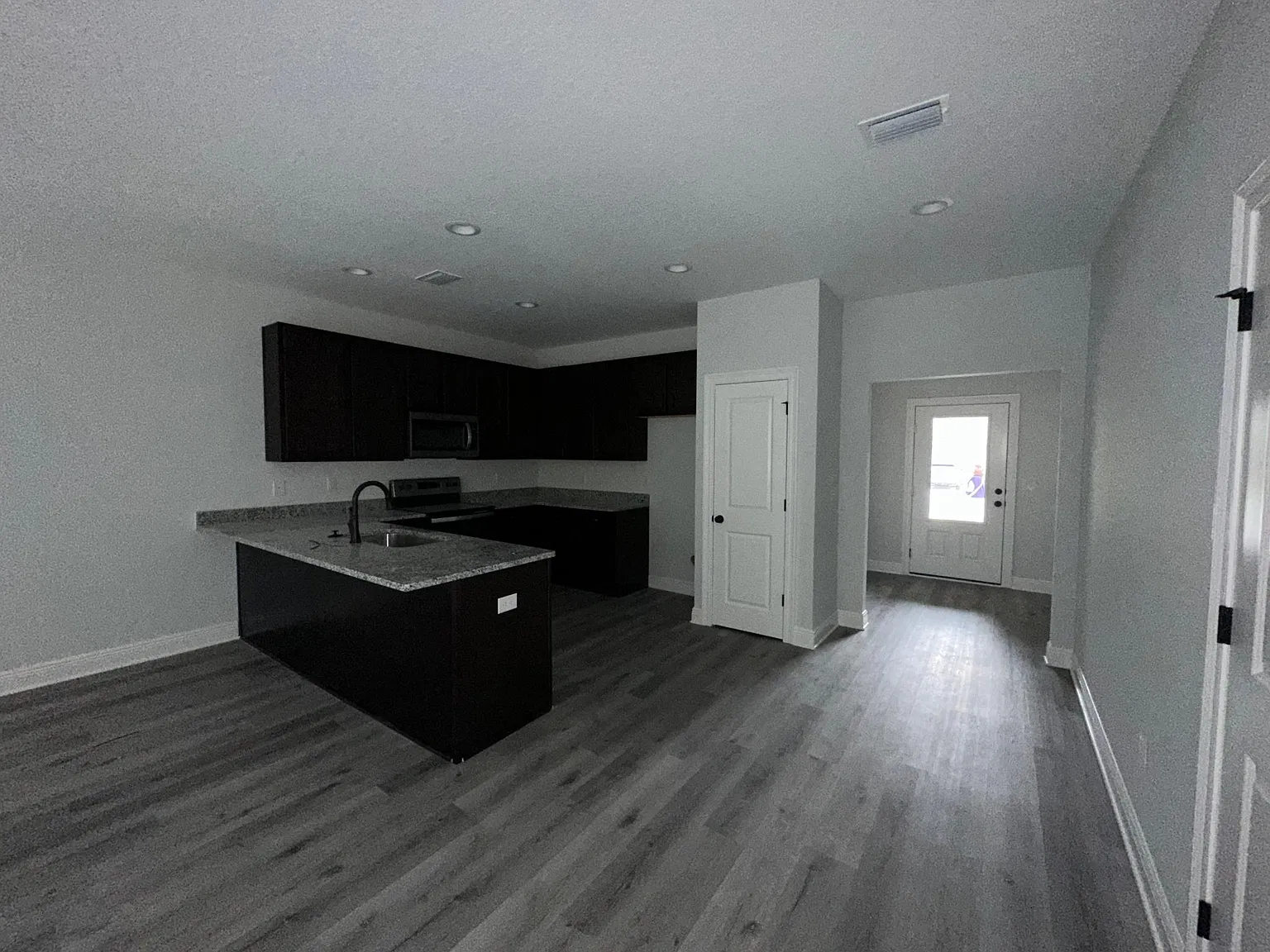 3 bed, 1614 sqft, $2,199 — Photo 4