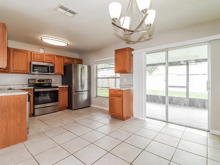 912 Axlewood Cir — Photo 6