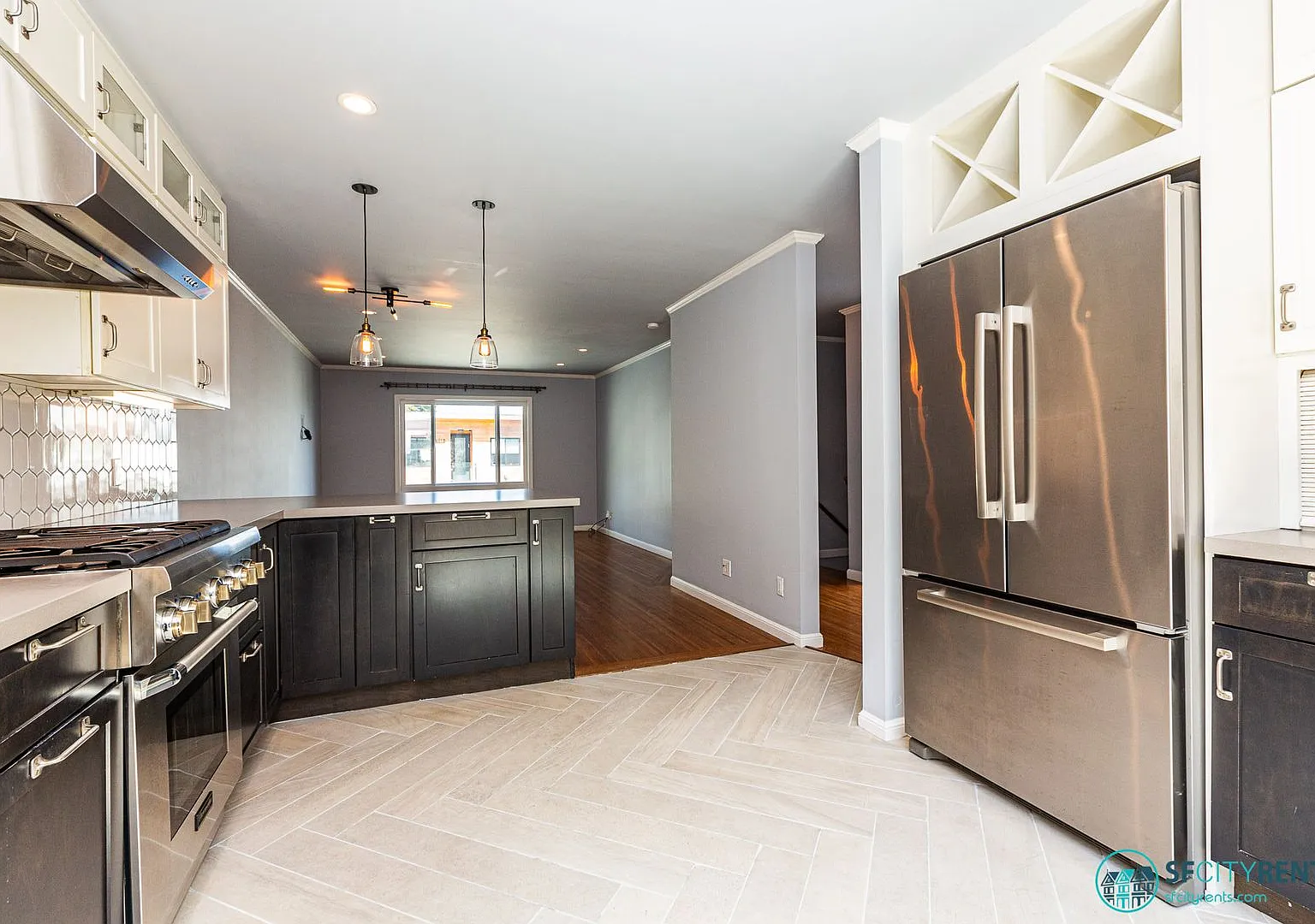 Noe Valley: Beautifully Remodeled Single Family Home w/ Deck, Landscaped Yard & Hot Tub — Photo 3