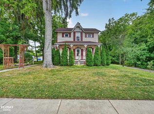 327 Reid Rd, Grand Blanc, MI 48439