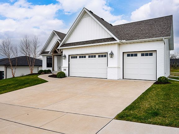 3rd image of 4716 Paddington Cir
