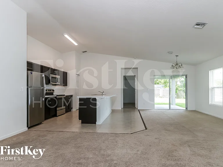 1750 SW Hampshire Ln — Photo 5