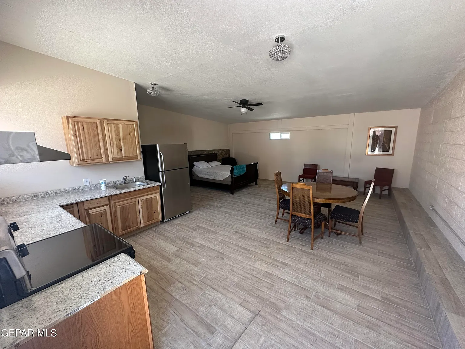 1 bed, 1.0 bath, 450 sqft, $850 — Photo 2
