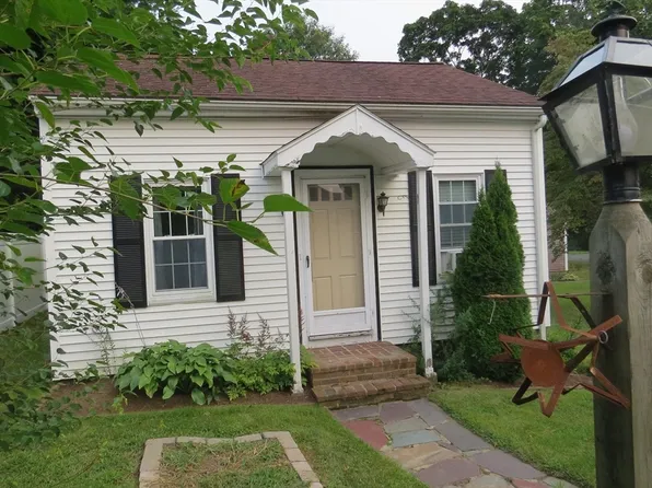25 Saint James Ave, East Bridgewater, MA 02333