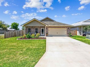 75 4th St, Shalimar, FL 32579