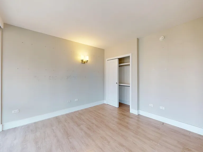 237 E 34th St #1904 — Photo 16