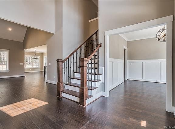 3rd image of 116 Poinsettia Ln