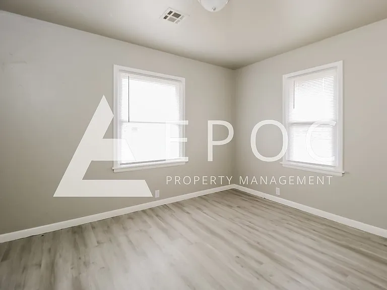 104 Pine Ave — Photo 10
