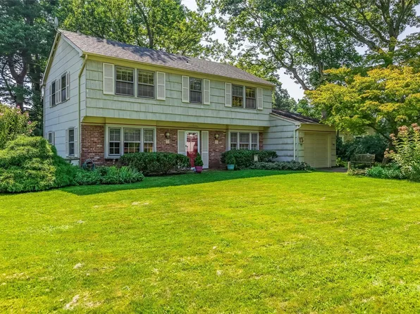 12 Sussex Lane, Stony Brook, NY 11790