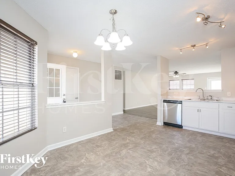 10913 Miller Dr — Photo 6