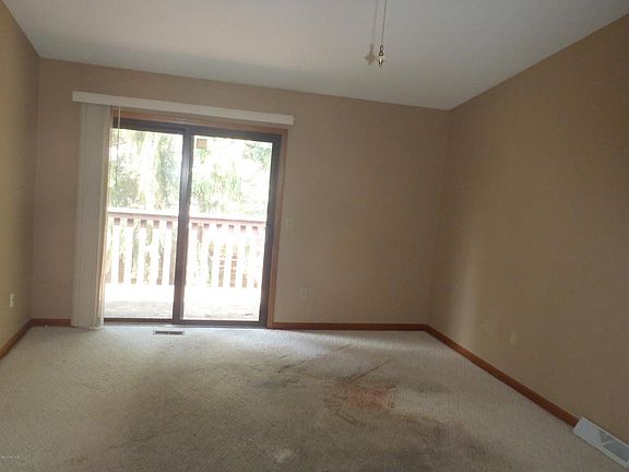 3rd image of 4497 Bekinshire Dr NW