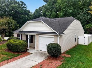 3034 Desmond Woods Dr, Greensboro, NC 27405