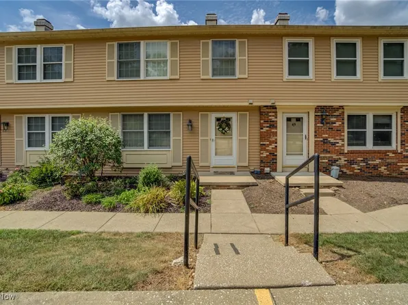 51 Quaker Ridge Dr, Akron, OH 44313