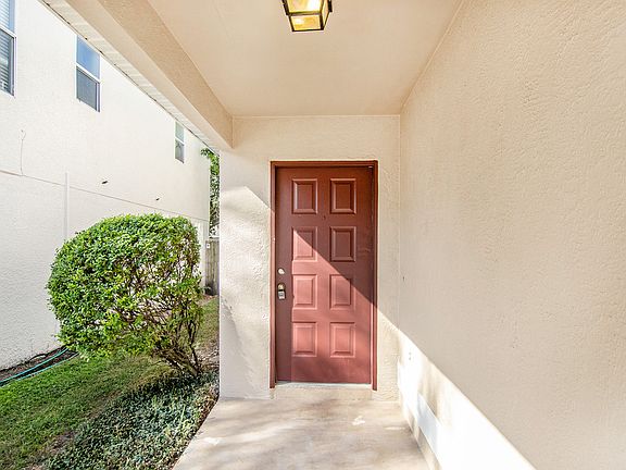5th image of 10806 Wrigley Ct