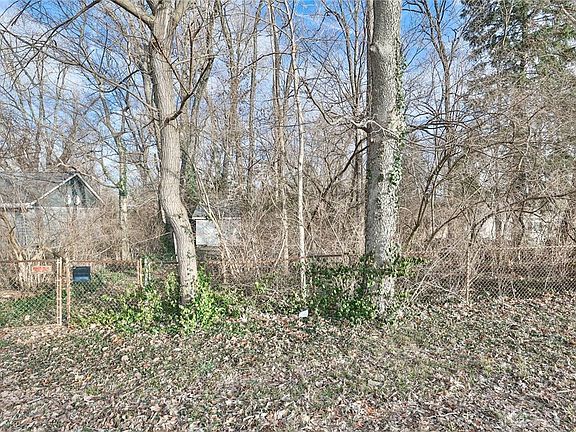 3rd image of 345 Park End Dr