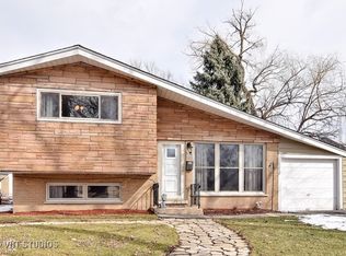 1112 S 12th Ave, St Charles, IL