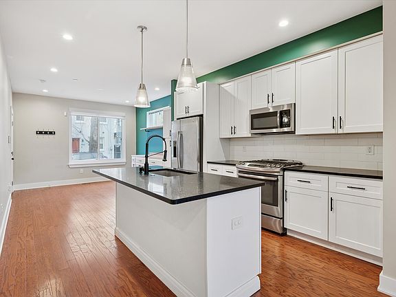 5th image of 1905 E Hagert St #1