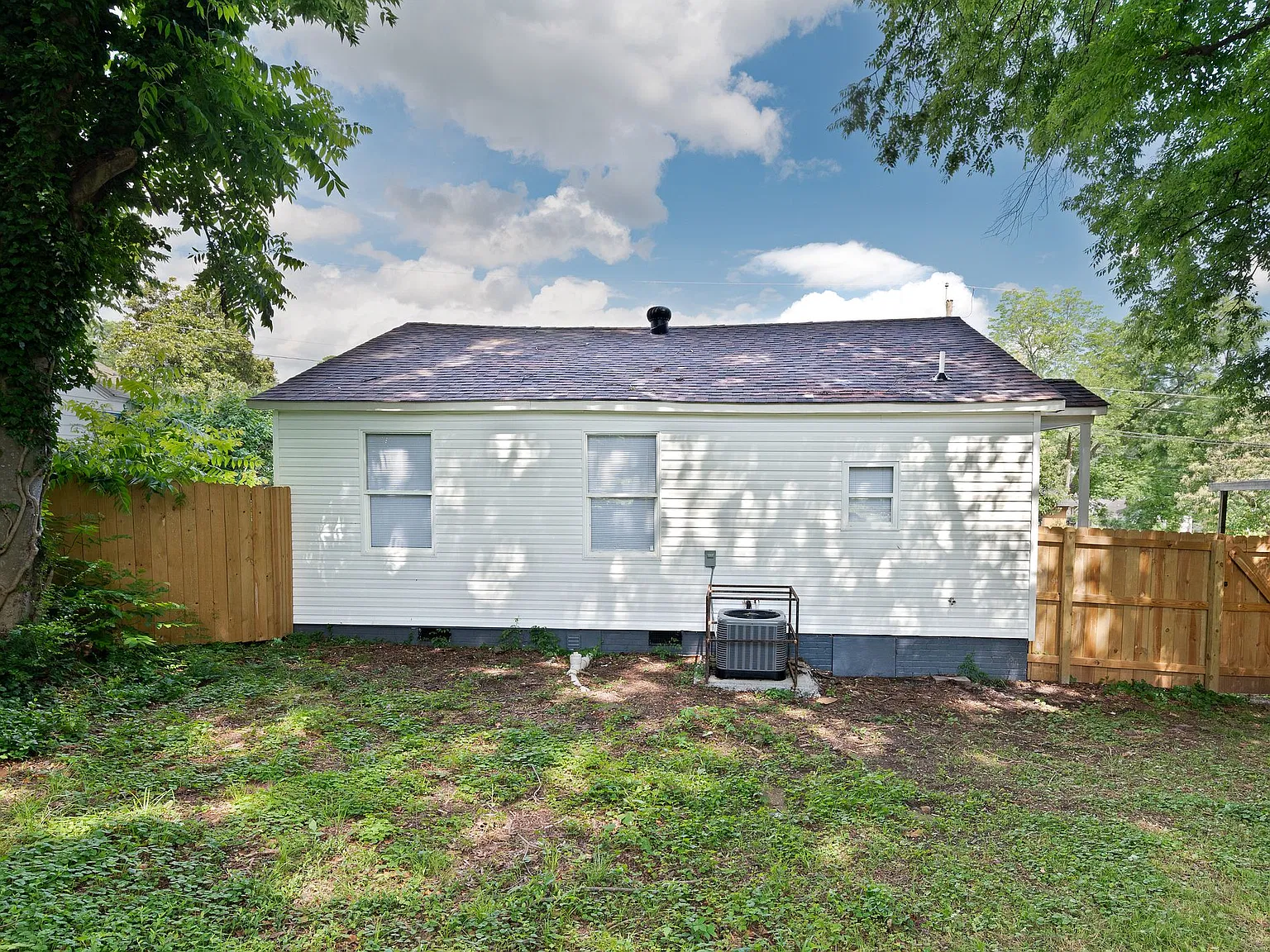 2616 Jefferson St — Photo 4