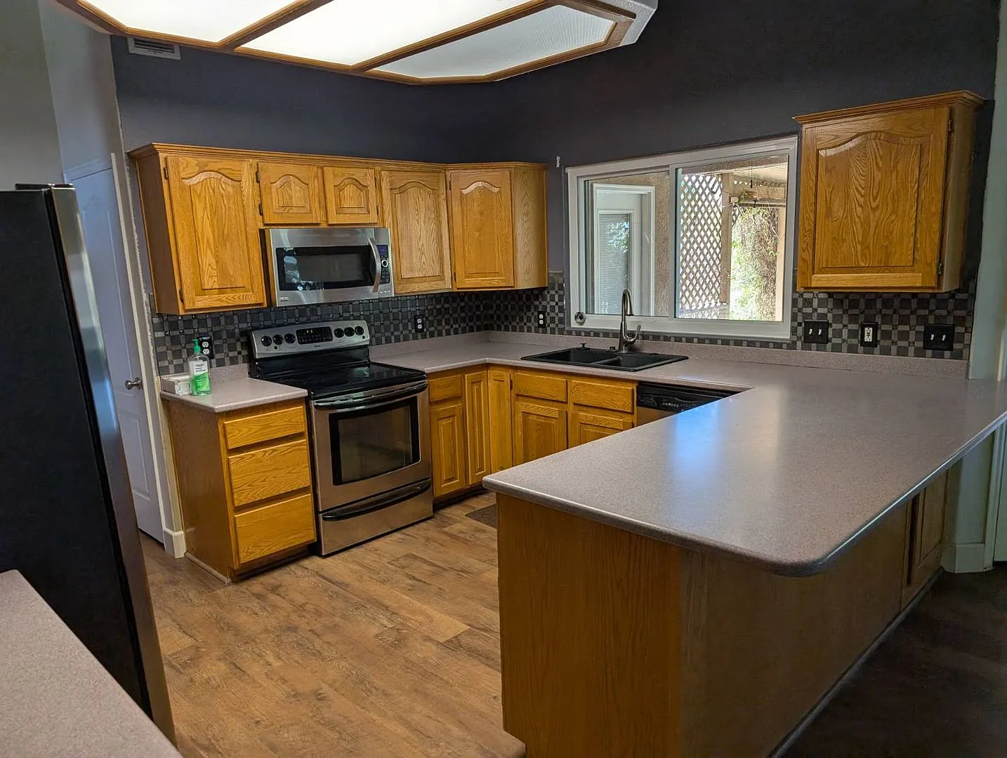 3 Bedroom Home In Great Location! — Photo 3