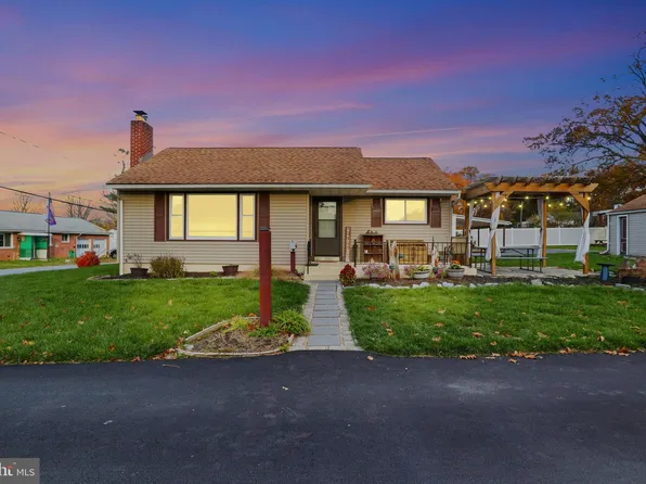 9 Pine St, Mount Joy, PA 17552