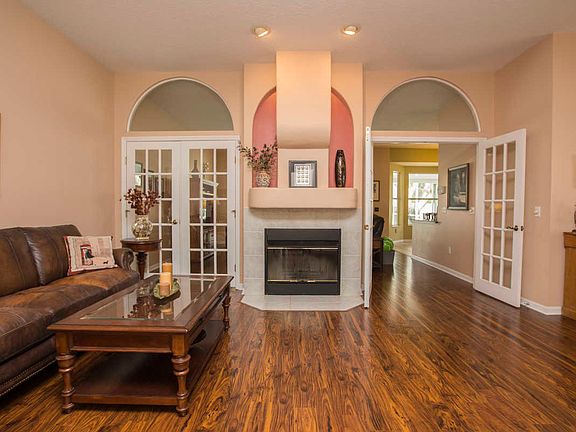5th image of 18 Curved Creek Way