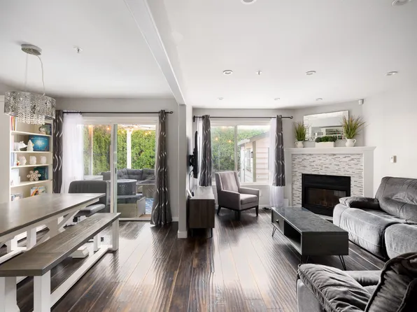 19270 122a Ave #5, Pitt Meadows, BC V3Y 2P3