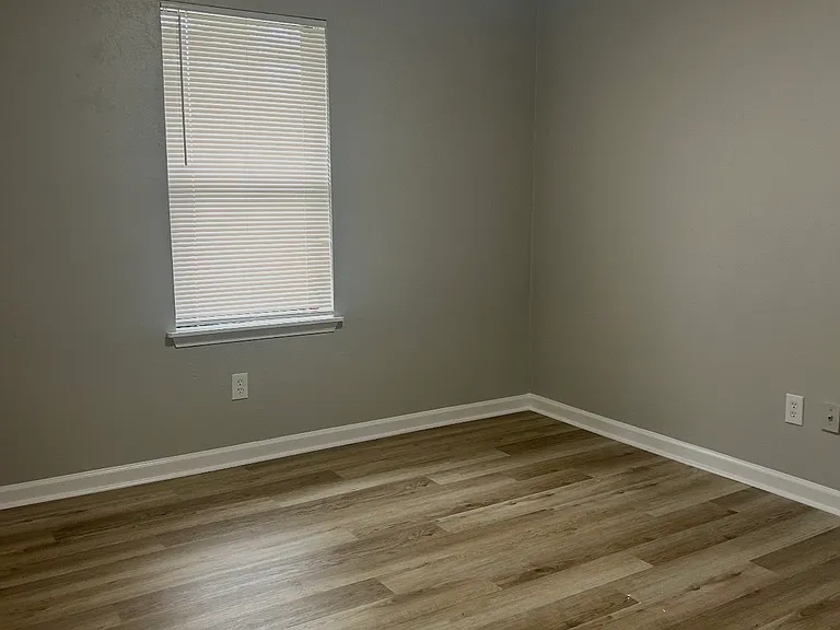 1533 S Bronough St — Photo 17