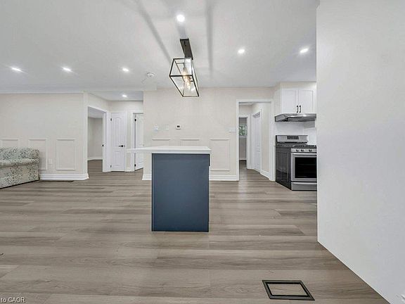 4th image of 441 W 5th St
