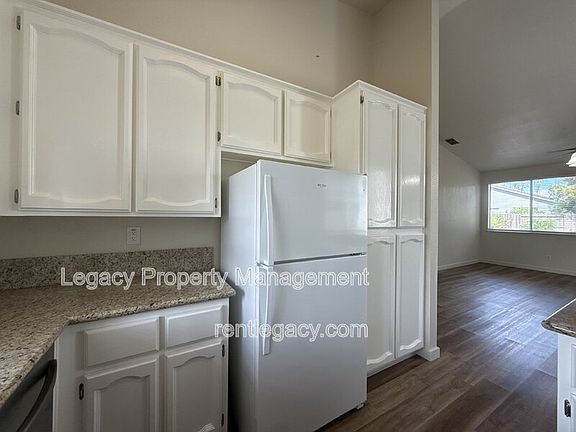 5th image of 403 Munden Ct