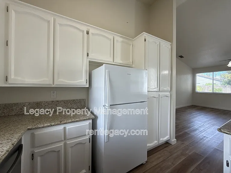 403 Munden Ct — Photo 5