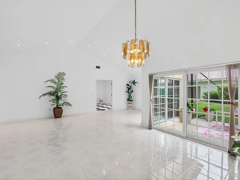 6105 Via Laguna Ln — Photo 13